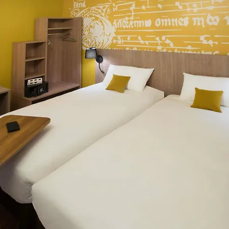 Готель Ibis Styles La Cite 3*
