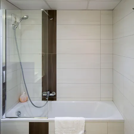 Ibis Styles La Cite Hotel 3*