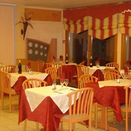 Ibis Styles La Cite Готель