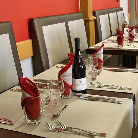 Готель Ibis Styles La Cite 3*