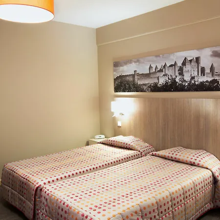 Готель Ibis Styles La Cite 3*